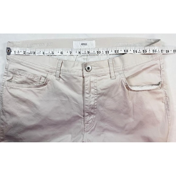 Brax Feel Good Cadiz Ultralight Straight Leg Cream Pants Size 34x28.5 Stretch - Picture 2 of 8